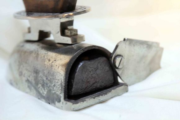 Интересный,  редкий, угольный  утюг с узором. Европа.Конец 19 века