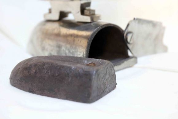 Интересный,  редкий, угольный  утюг с узором. Европа.Конец 19 века