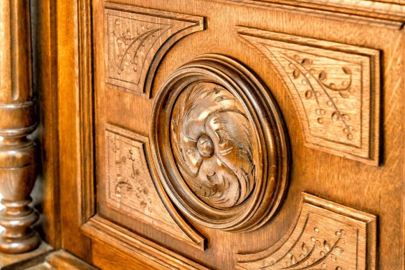 Антикварный резной поставец с мраморной столешницей