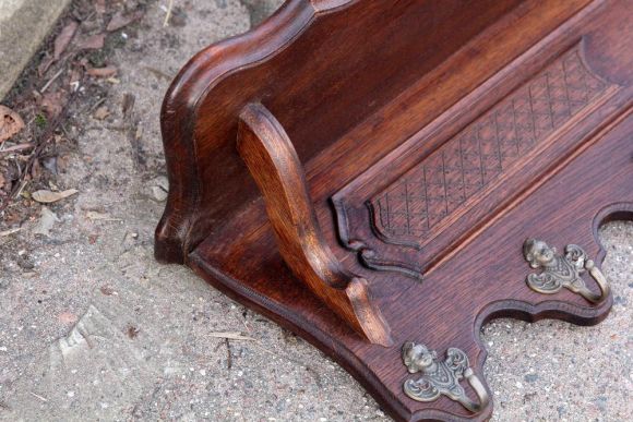 Старинная дубовая настенная полка-вешалка