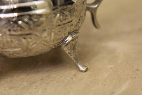 Шикарный винтажный чайник на изящный ножках. Отличное сотояние