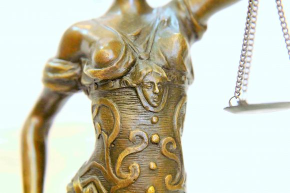 Бронзовая скульптура Фемида на мраморе