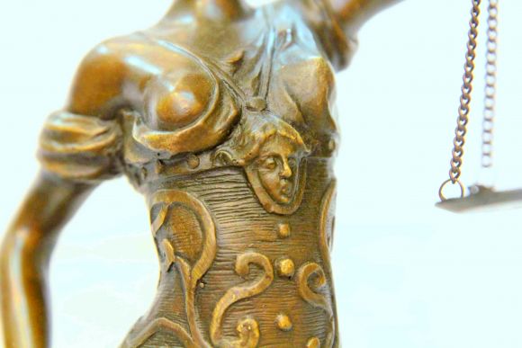 Бронзовая скульптура Фемида на мраморе