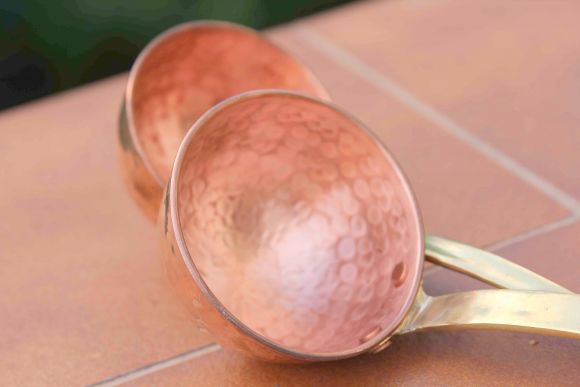 Интересный медный половник с ручкой из латуни.