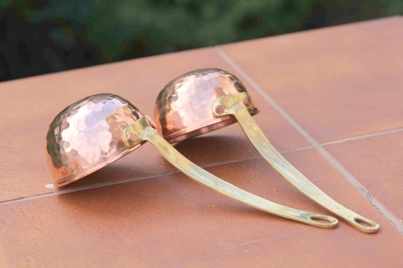 Интересный медный половник с ручкой из латуни.