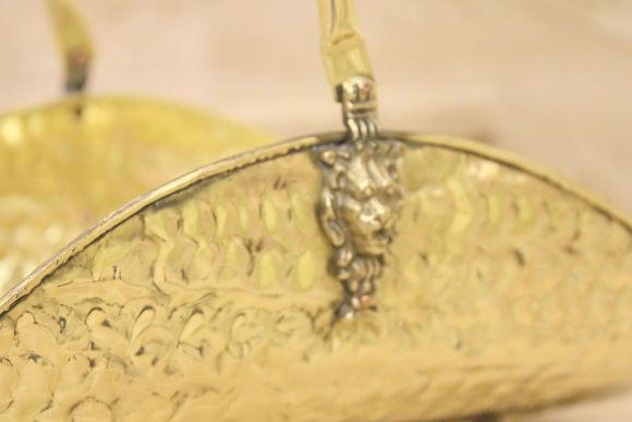 Замечательная старинная латунная дровница