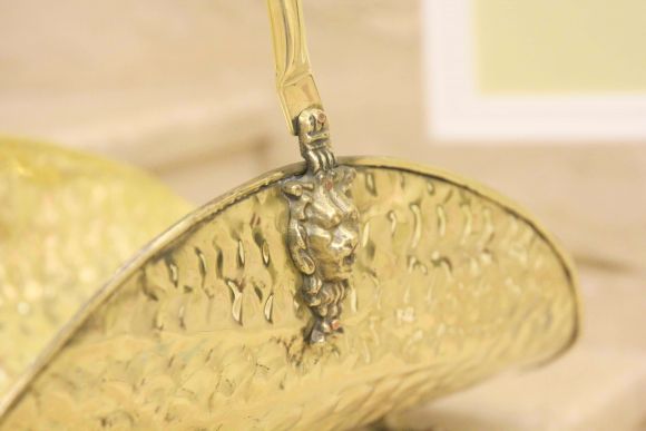 Замечательная старинная латунная дровница