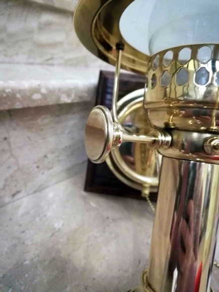 Пара старинных бра. Бывшие керосиновые настенные лампы