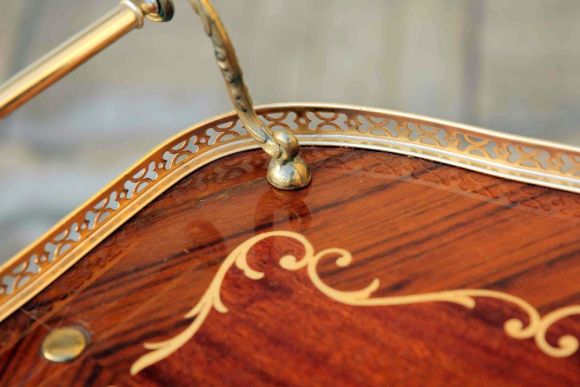 Необыкновенно красивый сервировочный стол маркетри 