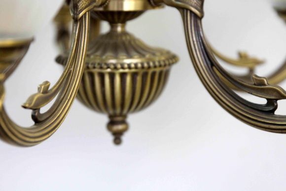 Винтажная красивая люстра в стиле Ампир