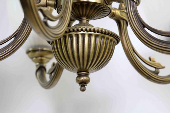 Винтажная красивая люстра в стиле Ампир