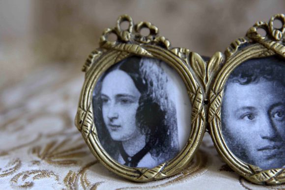 Миленькая двойная латунная рамочка "Первая любовь"