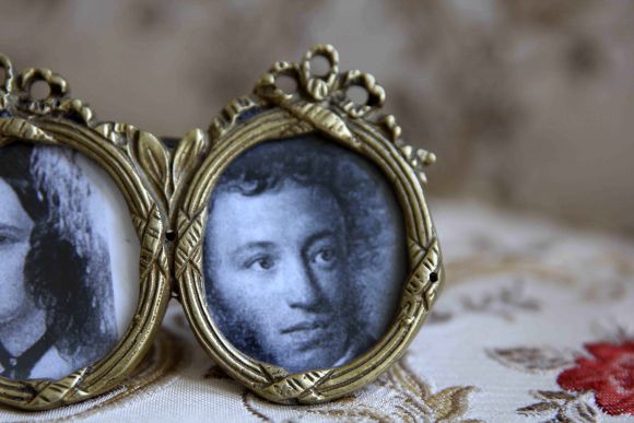 Миленькая двойная латунная рамочка "Первая любовь"