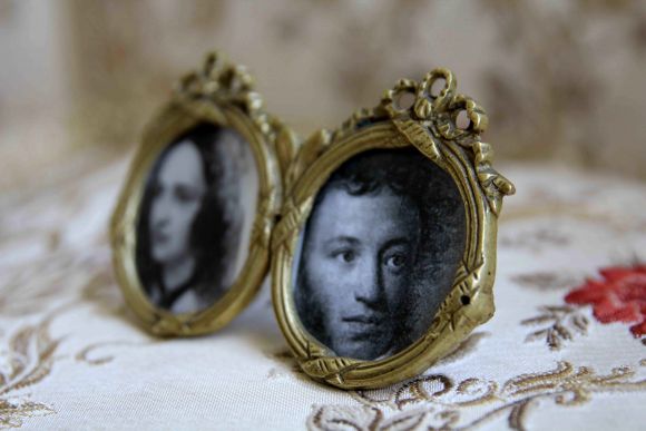 Миленькая двойная латунная рамочка "Первая любовь"