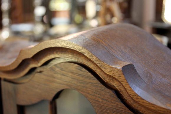 Дубовая витрина в идеальном состоянии