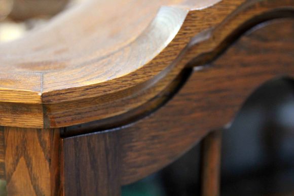 Дубовая витрина в идеальном состоянии