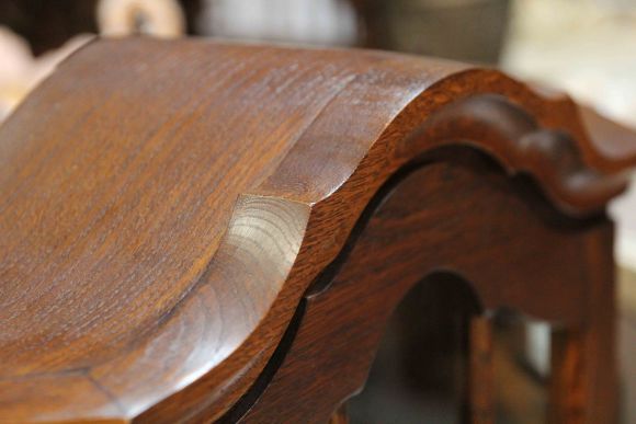 Дубовая витрина в идеальном состоянии