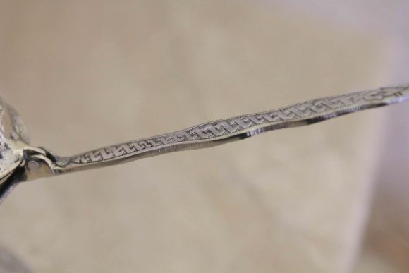 Элегантный арабский кофейник. Латунь, чеканка. Ближний Восток, первая половина ХХ века