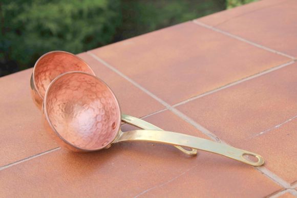 Очаровательные винтажные тарелочки из меди.