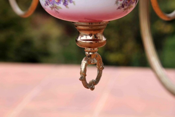 Фарфоровая люстра в стиле кантри в розовых тонах