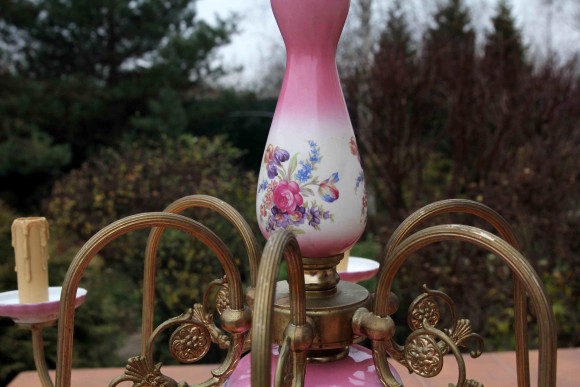 Фарфоровая люстра в стиле кантри в розовых тонах