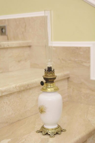 Очень нежная антикварная керосиновая лампа. Ручная роспись