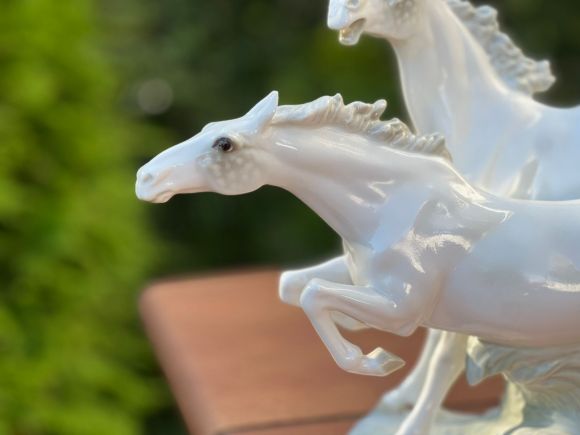 Композиция с двумя конями. Европа. Начало 20 века