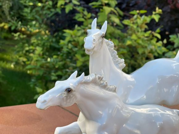 Композиция с двумя конями. Европа. Начало 20 века