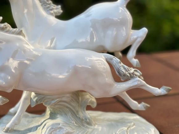 Композиция с двумя конями. Европа. Начало 20 века