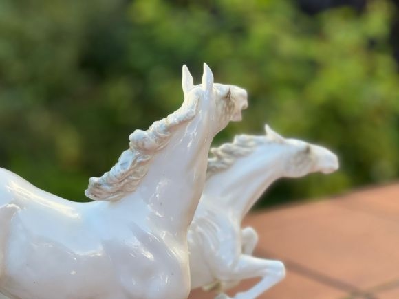 Композиция с двумя конями. Европа. Начало 20 века