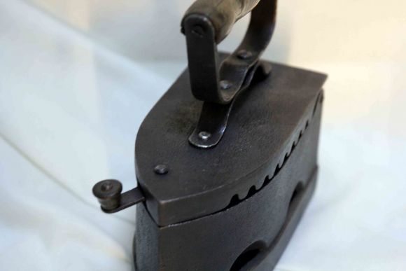 Угольный утюг советской эпохи. Россия Начало 20 века