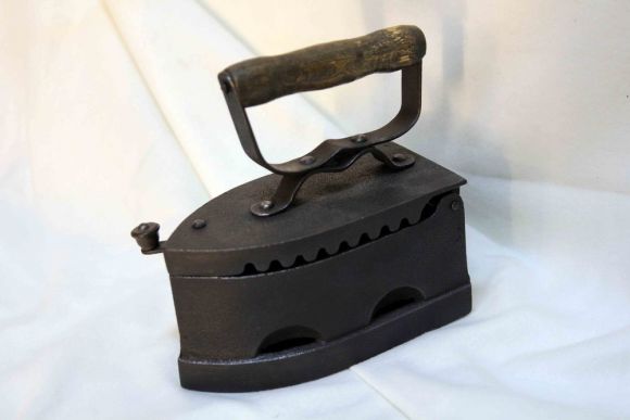 Угольный утюг советской эпохи. Россия Начало 20 века