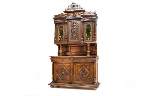 Антикварный дубовый шкаф с зеленым бутылочным стеклом. Реставрация