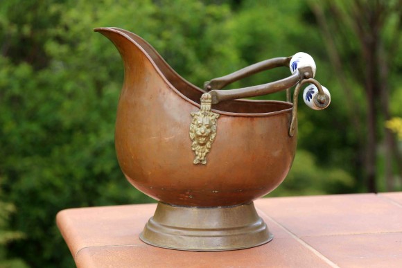 Винтажный зольник в виде шлема. Патина