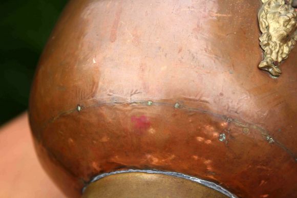 Винтажный зольник в виде шлема. Патина