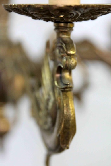 Бронзовая интересная люстра с Грифонами