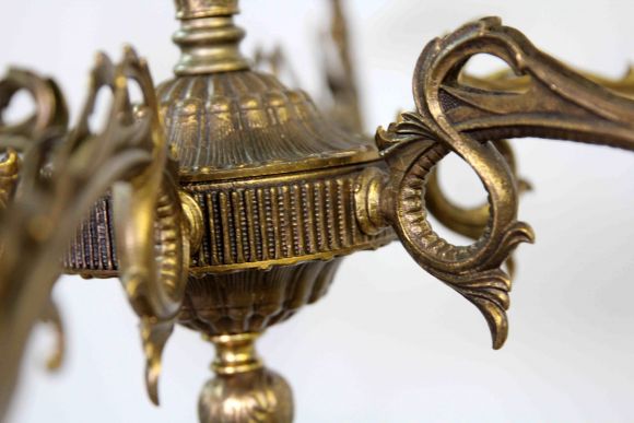 Бронзовая интересная люстра с Грифонами