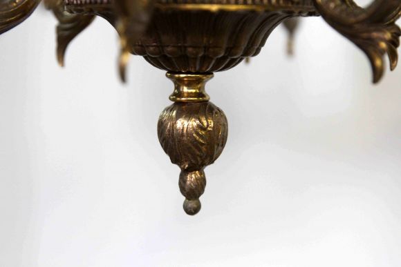 Бронзовая интересная люстра с Грифонами