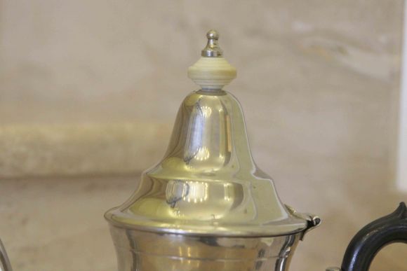 Симпатичный винтажный чайник с посеребрением.  Европа ХХ в.