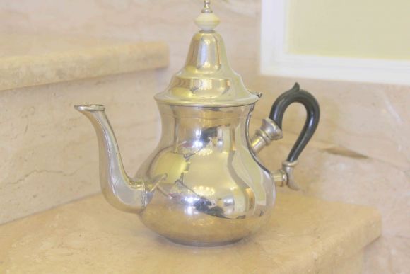 Симпатичный винтажный чайник с посеребрением.  Европа ХХ в.