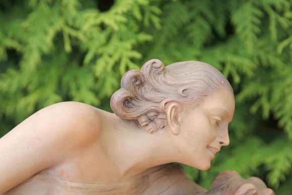 Антикварная обворожительная скульптура женщины с собакой. Франция. 20-30е годы прошлого века.