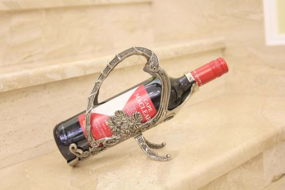 Изысканная винтажная подставка для вина