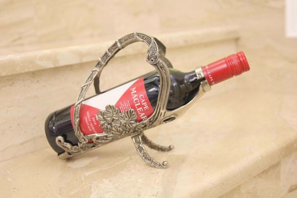 Изысканная винтажная подставка для вина