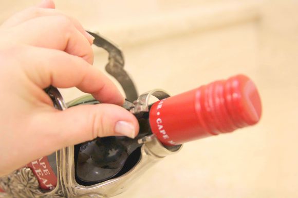 Изысканная винтажная подставка для вина