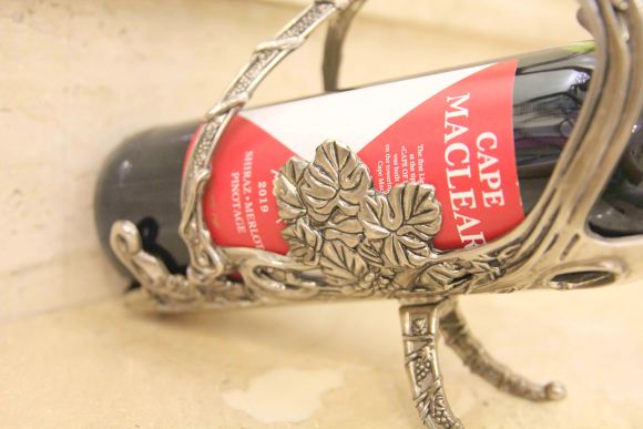 Изысканная винтажная подставка для вина