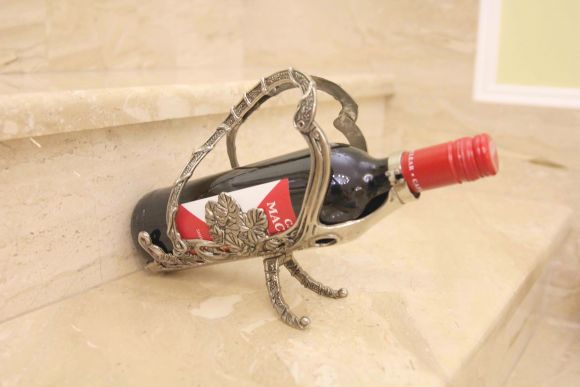 Изысканная винтажная подставка для вина