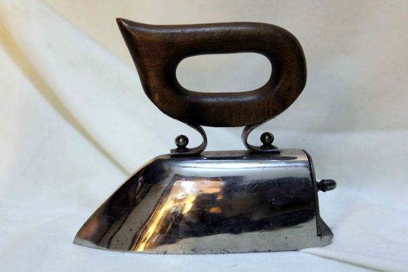 Изысканный утюг австрийского происхождения. Австрия. Начало 20 века