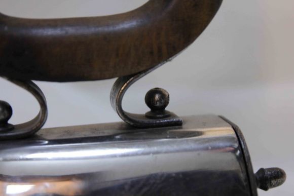 Изысканный утюг австрийского происхождения. Австрия. Начало 20 века