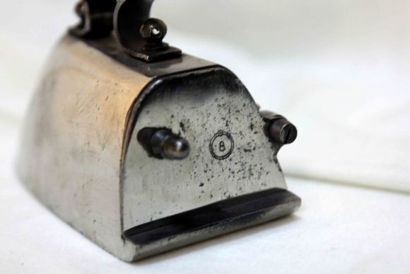 Изысканный утюг австрийского происхождения. Австрия. Начало 20 века