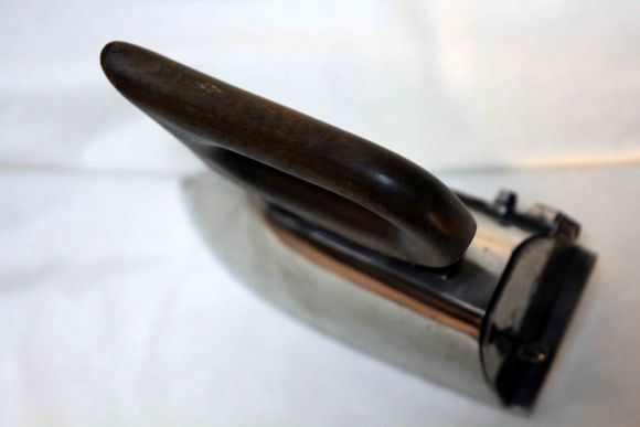 Изысканный утюг австрийского происхождения. Австрия. Начало 20 века